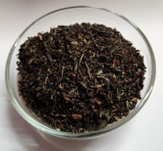 Velmi dobrý nepálský vysokohorský čaj z letní sklizně (second flush).  Vysoce kvalitní, pevně svinovaný, celistvý list s vyšším podílem tipsů lehce tipsově kořeněné vůně.  Nálev tmavší okrové barvy, poměrně plné, svěží, lehce ovocně exotické chuti s tipso
