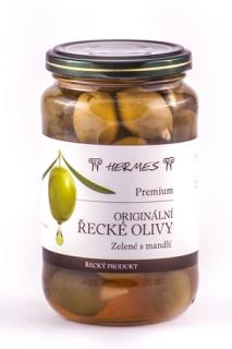 Zelené olivy plněné mandlí ve skle