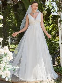 Svatební šaty v krémovém odstínu s vlečkou Velikost: 36 EU