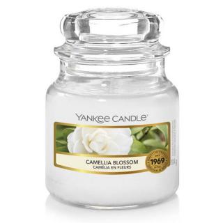 Yankee Candle - vonná svíčka Camellia Blossom (Kamélie) 104g