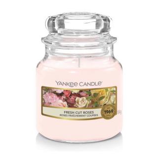 Yankee Candle - vonná svíčka Fresh Cut Roses (Čerstvě nařezané růže) 104g