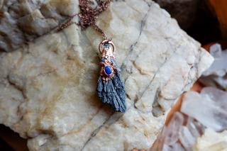 Přívěsek s černým kyanitem a lapis lazuli