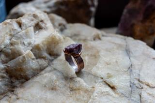 Prsten s lithiovým křišťálem vel. 58