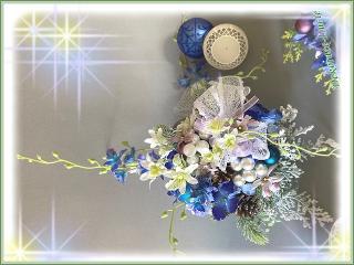 Aranžmá vánoční modré květinové