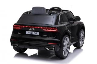 Audi Q8 s 2,4G, lakované černé