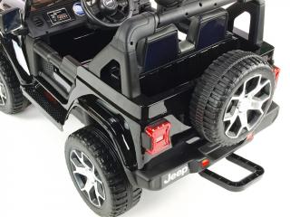 Jeep Wrangler Rubicon s 2.4G, náhonem 4x4, lakovaný černý