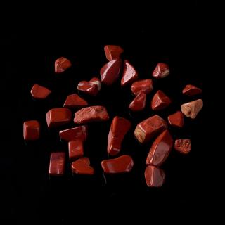 Jaspis červený zlomky 5~10.5x5~7x2~4mm balení 10 gramů