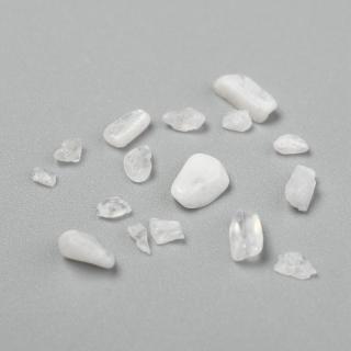 Měsíční kámen zlomky 3~9x1~4mm balení 10 gramů