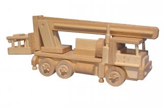Dřevěné auto s plošinou