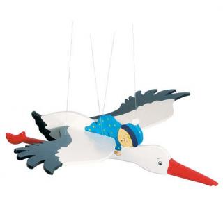 Goki Dřevěný létající čáp s miminkem