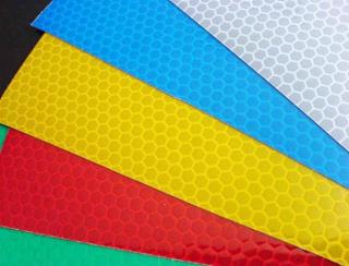 CAR stickers 5x25M - reflexní lepící páska šíře 5cm a délky 25m, barva bílá, červená, žlutá, modrá a zelená Barva: Bílá