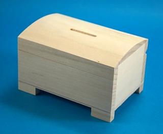 Dřevěná kasička - pokladnička ZAOBLENÁ OTEVÍRACÍ střední