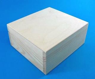 Dřevěná krabička (17cm x 15,5cm x 7,5cm)