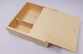 Dřevěná krabička (22cm x 22cm x 5cm)