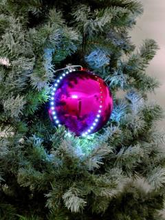Sněhové LED koule, 8 cm, růžová, 5 ks (LEDky svítí efektem “běžícího světla”)