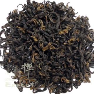 Černý čaj Yunnan Lincang Black Snail Hmotnost: 100 g