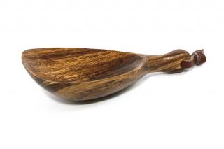 Dřevěná lopatka na mouku z Bali, kožené poutko, 16 cm