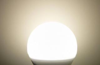 Stmívatelná LED žárovka 10,5W IQ-LEDDIM se závitem E27 A60 Barva světla: Denní bílá