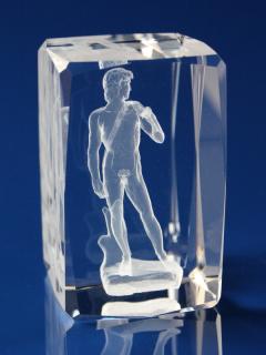 3D Laserovaná fotografie do skla - celé tělo 80x50x50mm (T328bT) (Cena včetně převodu z fotografie na 3D 3D CELÉ TĚLO a laseru)