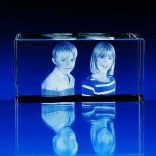 3D Laserovaná fotografie do skla - Portrét v kvádru 160x60x60 mm (P302d) (Včetně laseru a grafické přípravy)