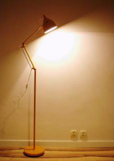 Stojací lampa READER Zuiver