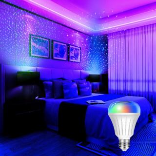 SOLO LED Chytrá žárovka RGB s funkcí projektoru hvězd a hudebním módem WiFi 600lm / 5W