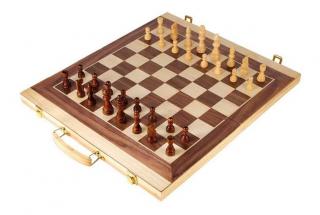 Dřevěné šachy set v kufru (Dřevěné šachy set v kufru)
