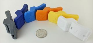 Multifunkční otvírák s píšťalkou a držákem mince Barva produktu: Bílá