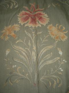 5 metrů - Pevná čalounická textilie s květy  (vetkávaný dekor na pastelovém podkladu)