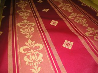 Elegantní textilie na závěs  (červená dekorační látka - vetkávaný vzor pratelné!!!)