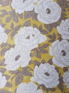 Historizující květy na žluté (pevná silná bavlna na polštáře, přehozy, závěsy)