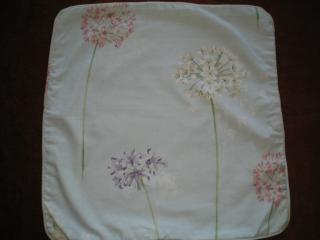 Květy na bleděmodré  PP41 (velikost povlaku 45cm x 45cm)