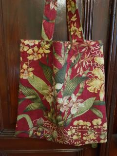 Látková taška s uchy "Orchideje na červené" (originální taška do ruky i přes rameno)