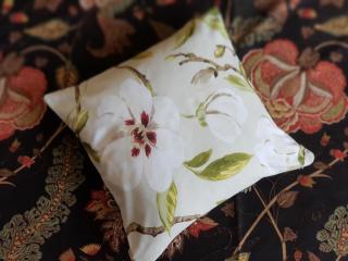 Magnolie (dekorativní polštář s výplní 45cm x 45cm)