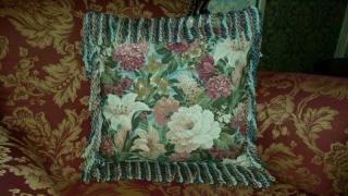 Originální polštář "Záplava květů"  OP68 (lemováno třásněmi, bavlna, 41cm x 42cm)
