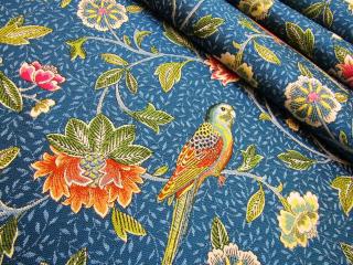 Papoušci a květy na modré (tkaná dekorační látka - čalounění i závěsy)
