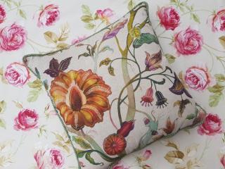 Roztodivné květy na bavlně   OP179 (dekorativní polštář s výplní 45cm x 45cm)