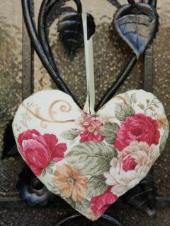 Srdce   "Romantické růže" (velké dekorativní srdce na okenní/dveřní kliku, nábytkové kování)