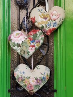 Srdce   "Rozverné letní květy" (velké dekorativní srdce na okenní/dveřní kliku, nábytkové kování)