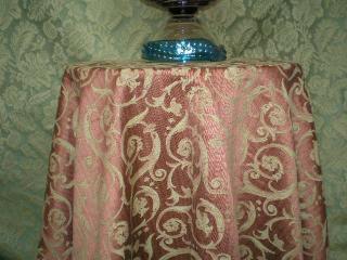 Textilie s tkaným florálním dekorem  CA28 (velice dobře se tvaruje na závěs - terakota podklad se zlatozleným vyšíváním)