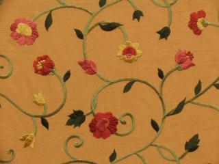 Textilie "vyšívané květy" (hedvábí)