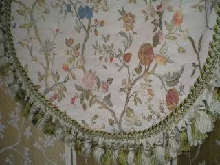 Ubrus s florálním dekorem - kulatý 88cm  UB01 (pevná tkaná textilie lemovaná 12cm třásněmi)