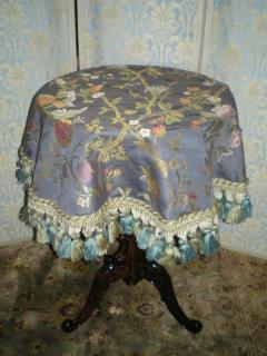 Ubrus s florálním dekorem - kulatý 90cm  UB02 (pevná tkaná textilie lemovaná 12cm třásněmi)