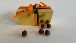 Lískové oříšky v mléčné čokoládě v krabičce