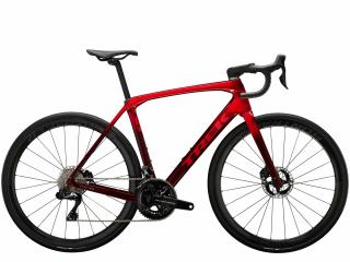 Silniční kolo TREK Domane SLR 9 Gen.4 Metallic Red Smoke to Red Carbon Smoke Velikost: 47