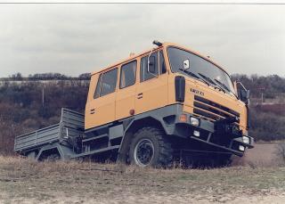Roudnické strojírny a slévárny a.s. ROSS - podniková reklamní fotografie - 18*12 cm - typ vozidla viz fotografie - cca 1993 - VALNÍK