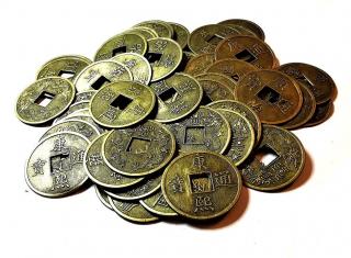 Čínská mince větší pro štěstí (Vel. 2,8 cm)