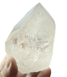 Krystal křišťálu,řezaná základna, váha 0,492kg (vel.8x7cm)