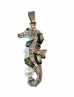 Mořský koník s perličkou - přívěsek s perletí Paua (Vel. cca 4x1,5 cm)