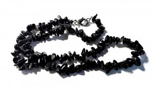 Obsidian černý náhrdelník sekaný krátký (obvod cca 45cm)